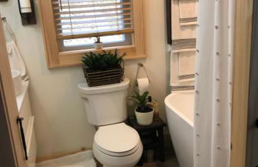 Serene Rustic Farmhouse Mountain Cottage (Sleeps 4) - Foto 14