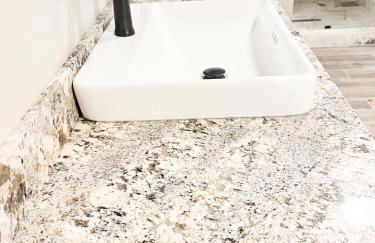 Lux Private Home - Pool, Billiards, 8 Smart TVs, Board Games, Cotton Bedding - The Stone Sanctuary at McCullough Hills Trailhead - Foto 45