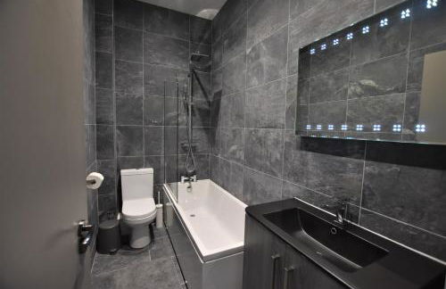 Central, Contractor&Family Friendly, SmartTV - Foto 9