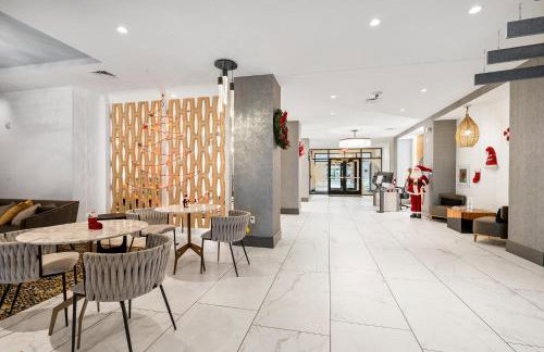 Modern 2BR 2BA Condo Sleeps 8 with Gym Laundry 20 Min to NYC - Foto 22