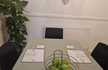 Cozy & Contemporary Lodge by the woods - Photo 8