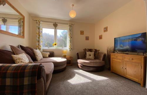 Treetops - Bright 2 Bed Flat - Super Location - Photo 6