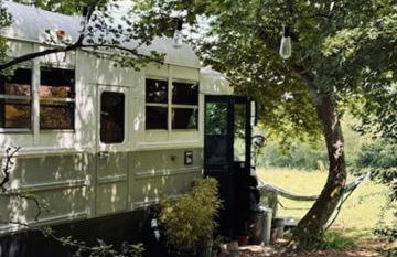American School Bus Retreat with Hot Tub in Sussex Meadow - Foto 38