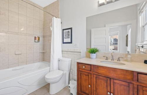 Deluxe 6 Bedroom 3 Min to Downtown w 2-car Driveway - Foto 61