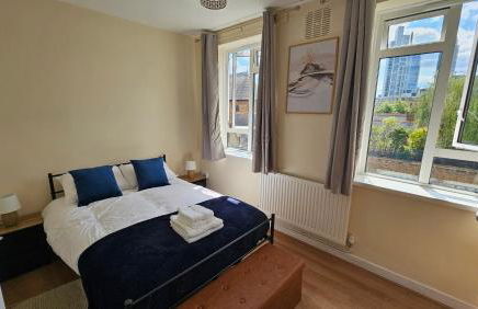 Vauxhall Central - Spacious 3-Bed Serviced Apartment- Balcony-Free Parking - Lift - Sleeps 7 - Foto 6