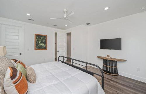 2 Blocks to the Beach! Pool & Golf Cart, Sleeps 21 - Foto 64