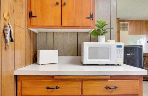 South Twin Lake Cabin with Dock, Steps to Water - Foto 8