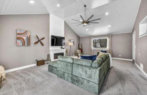 Swim and Relax In our Pool and Hot Tub and Recently Renovated - Foto 20