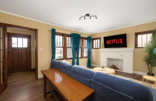 10 Mins To The Big House and Sleeps Up To 10 Guests - Foto 67