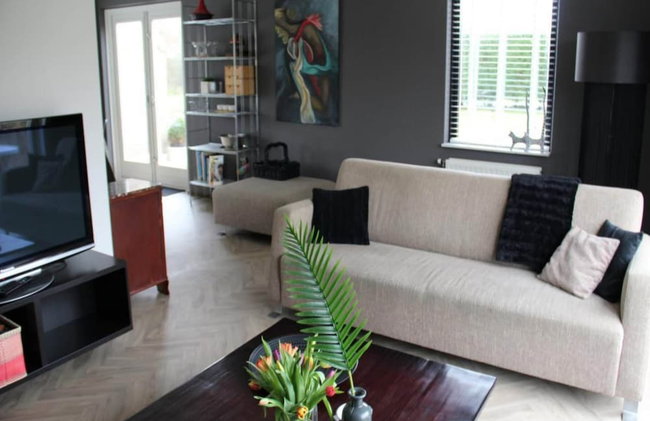 Appealing Bungalow With Garden - Photo 37