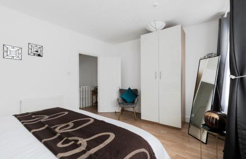 4 Bed House - Sleeps 8 - Garden Pets Wifi - Foto 22