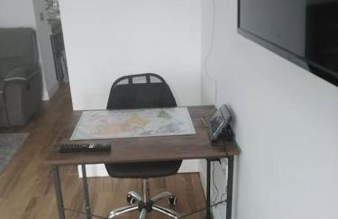 Centrally located 2 bedroom house with garden - Photo 10