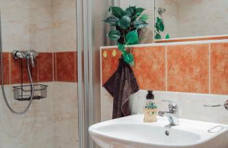 Zentrum, 2R, eigene Terrasse, WiFi, 4P, modern, ruhig - Foto 16