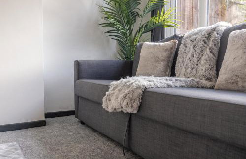 Modern 3 Bed House-Free Parking-by Holiday Homes - Foto 54