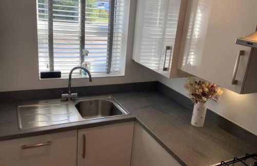 Entire 2 bedroom house in Tamworth - Photo 5