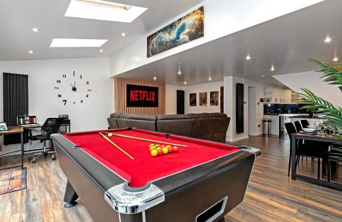 Contractors Heaven-POOL TABLE-THREE BEDROOM HOUSE WITH SEPARATE ONE BEDROOM SELF CONTAINED-Close to AIRPORT - Foto 9