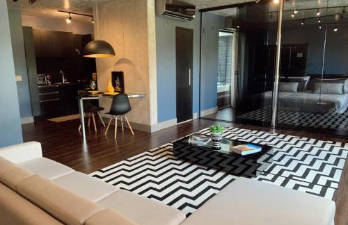 Luxuoso loft com jacuzzi privativa na Praia Brava - Foto 2