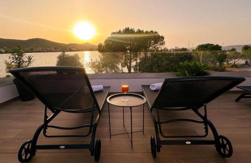 Beachfront house Miamore - 10 m from the sea - Foto 1