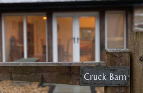 CRUCK BARN - Beautiful Renovated Barn within the Countryside - Photo 24