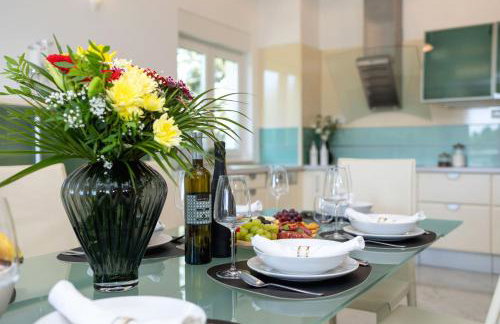 Luxury Villa Lovric with private heated pool, Jacuzzi, Sauna and private tavern - Foto 39