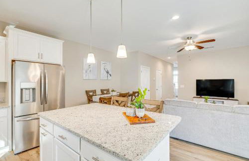 Coastal Beaufort Abode - Pool Access, Near Beaches - Foto 8