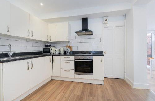 Open Mind Property - 4BR, 17 Guests & Free Parking - Foto 31