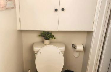 Relaxing Cozy Back House with Backyard - Foto 10