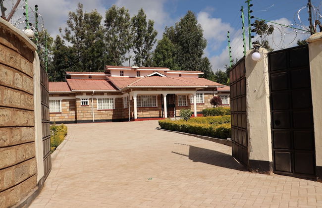 The Meru Manor is a Great Home set in Meru Town - Foto 9