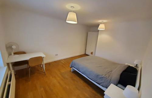 5 bedroom, recently renovated house close to Hastings Beach - Foto 12