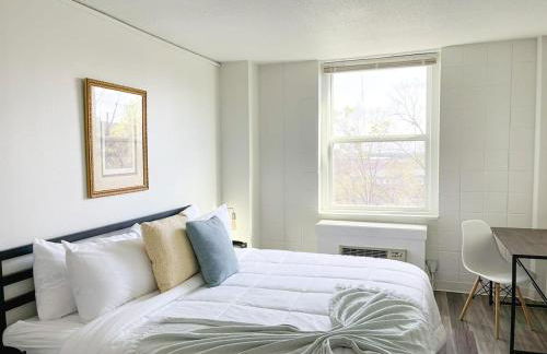 Sleepover Downtown Cincinnati 1BD 1BA Apartments - Photo 24