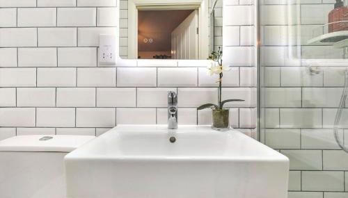 Guild Lodge 3 Bedrooms 3 Bathroom Home - Fast London Access - Foto 4, Shower