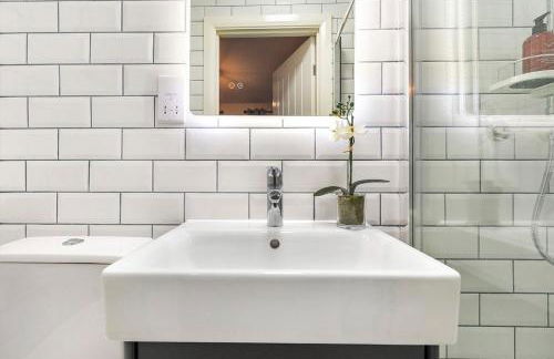 Guild Lodge 3 Bedrooms 3 Bathroom Home - Fast London Access - Photo 4