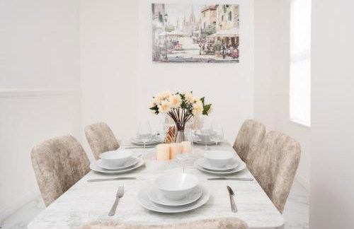 Liverpool Luxe Retreat 3 Bedroom House Next to Everton Stadium - Photo 32