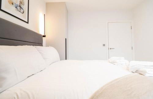 Modern 1-Bed Apartment in Buckinghamshire with Free WiFi, Parking & Garden - Foto 24