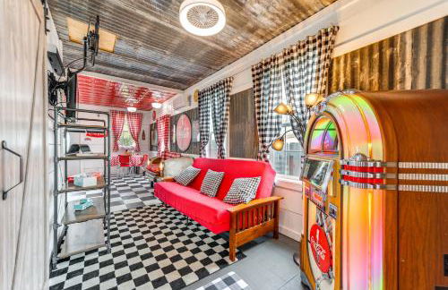 Fifties Diner-Style Llano Home with Shared Fire Pit - Photo 6