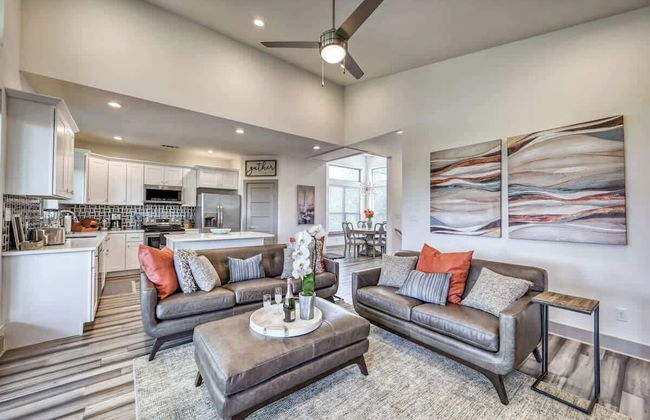 Upscale 5BR Home on Lake Travis With Hottub & Lake Views - Foto 17