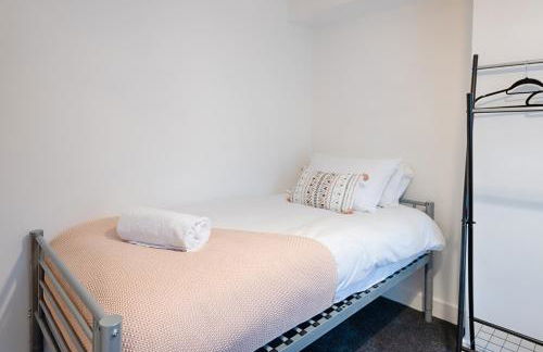 5 Bed - 2 Bath - Ideal for Work Crews - Foto 14