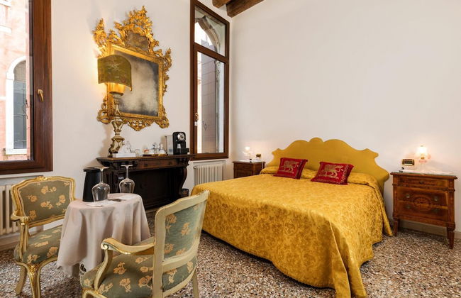 Luxury Venetian Rooms - Photo 18
