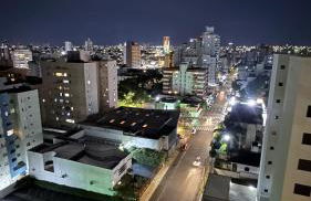 Studio moderno, rooftop com piscina, próx UFU - Foto 16