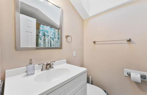 Patio Paradise Stylish 3BR Home with Gaming Room - Photo 23