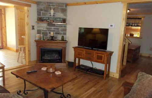 Lovely Log Cabin in the Woods with Hot Tub near the Red River Gorge in Kentucky - Foto 8