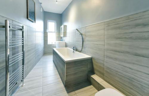 4 Bedroom, 2 bathroom house - Free Parking - Foto 7