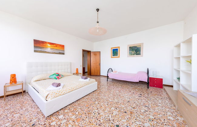 Lovely Canal View - Photo 7