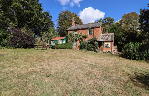 Warren Cottage - Photo 1