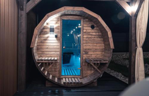 VILLAGE RESORT Sauna & Jacuzzi & Netflix - Photo 8