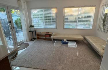 Mid-Century with Outdoor Oasis - Foto 3