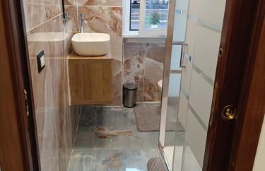 Central Milano 2-Room Apartment with Balcony - Photo 6