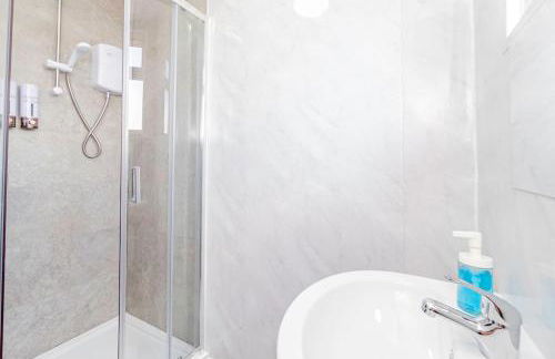 Contractors monthly discounts - WIFI - 5mins to Airport, HS2 & NEC - Photo 8