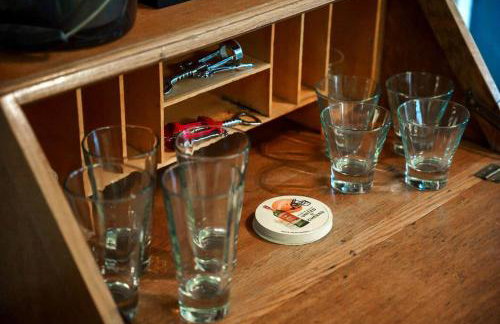 Quaint house, king bed 2min from down town - Photo 38