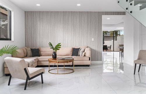 April Sale! 4 BR - Private Pool, Grill, Soaking Tub, Near Coral Gables & MIA Airport - Photo 27